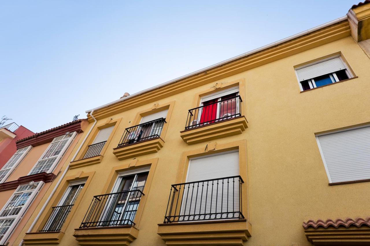 Relaxing Beach Apartment In Fuengirola Parking Exterior foto
