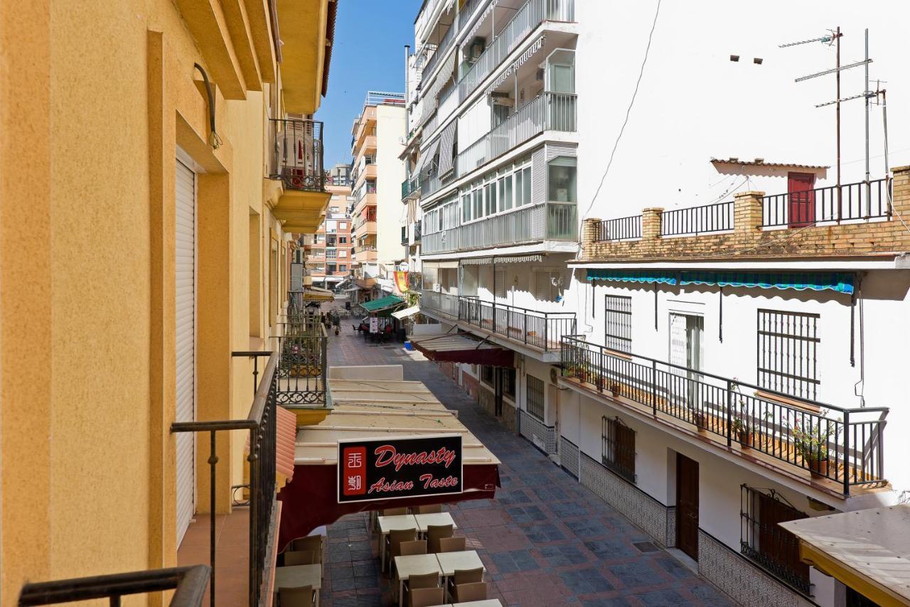 Relaxing Beach Apartment In Fuengirola Parking Exterior foto