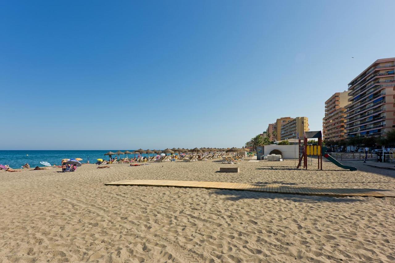 Relaxing Beach Apartment In Fuengirola Parking Exterior foto